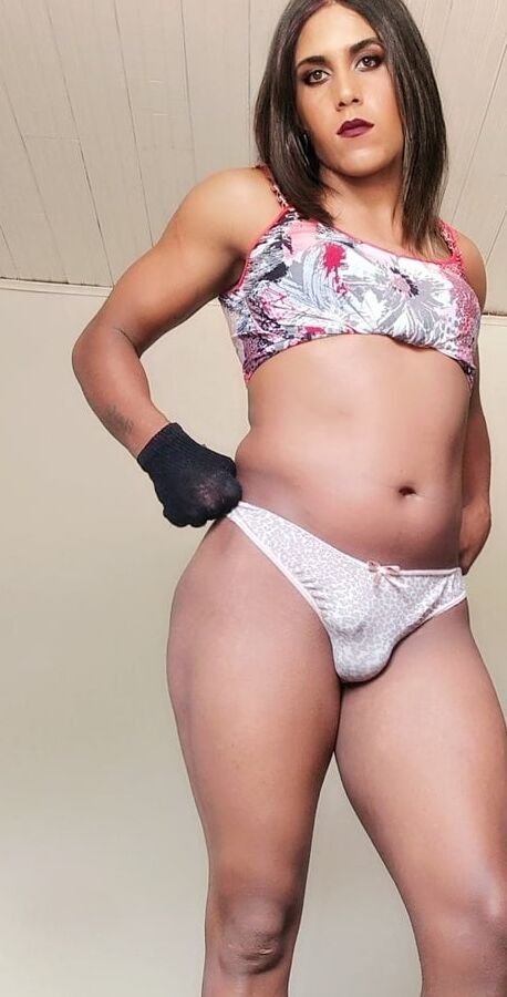 Jennifer Nanda travesti linda demais sexo