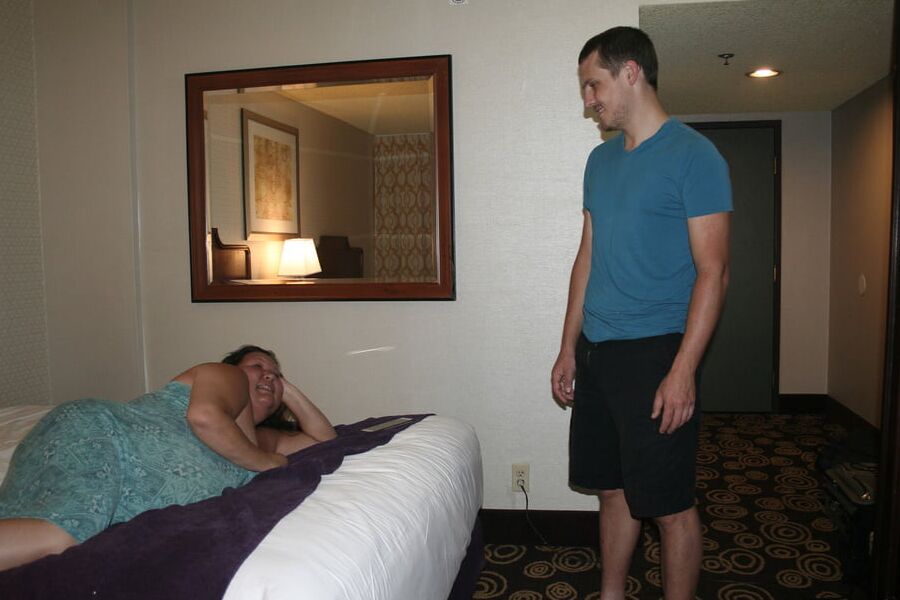 Stud Seduces Cougar