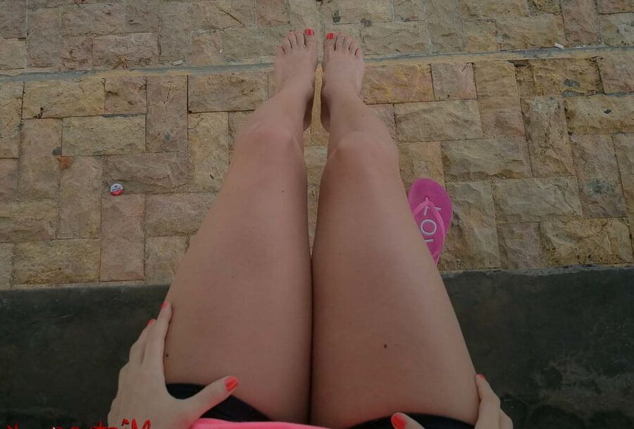 Long and sexy legs - Mistress Kym