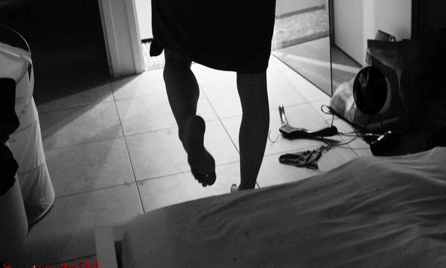 Long and sexy legs - Mistress Kym