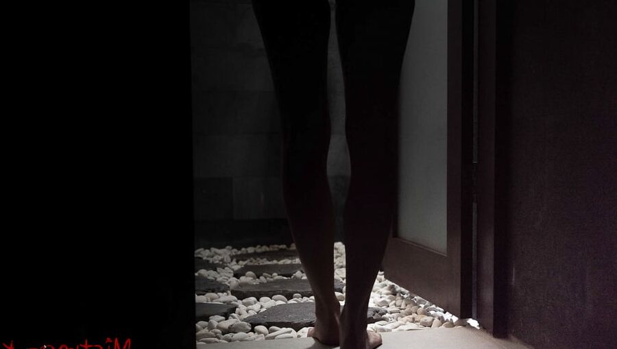 Long and sexy legs - Mistress Kym