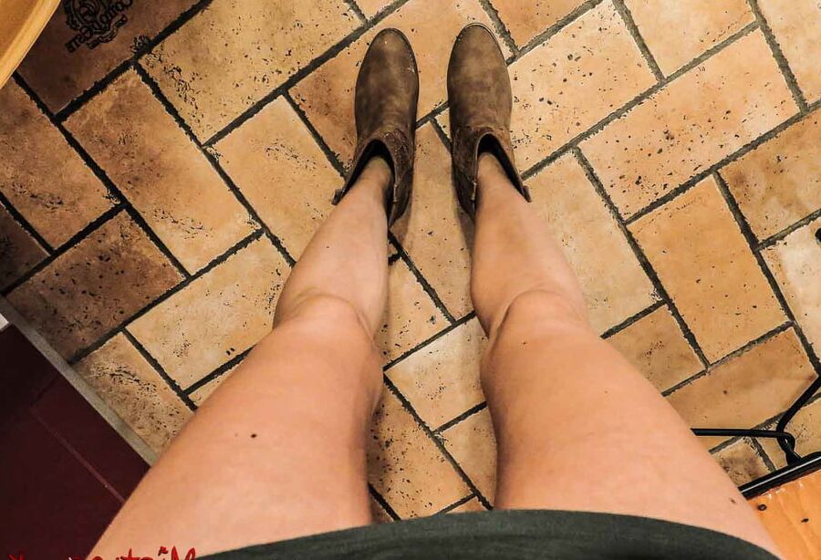 Long and sexy legs - Mistress Kym