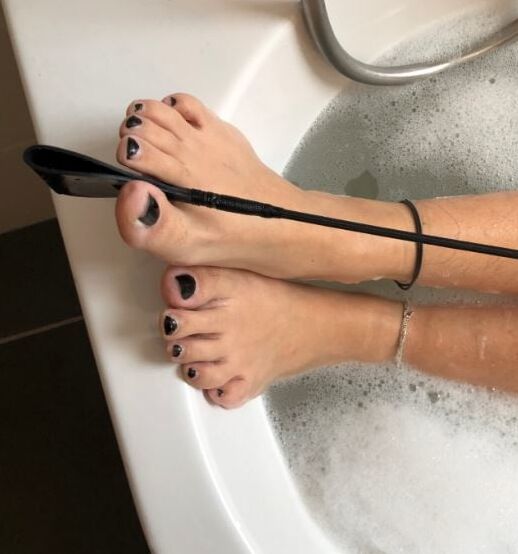 バスタブのセクシーな足