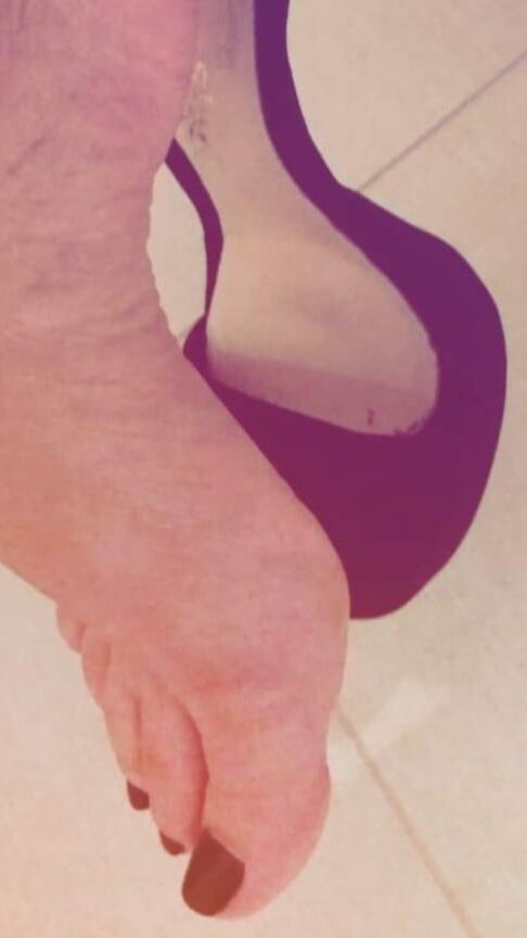 My Feet.. High Heels.. Foot Fetish..