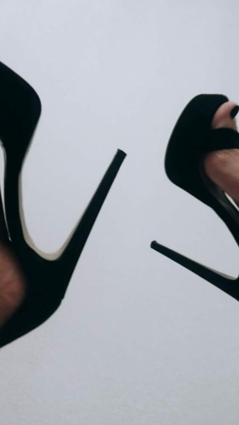 My Feet.. High Heels.. Foot Fetish..
