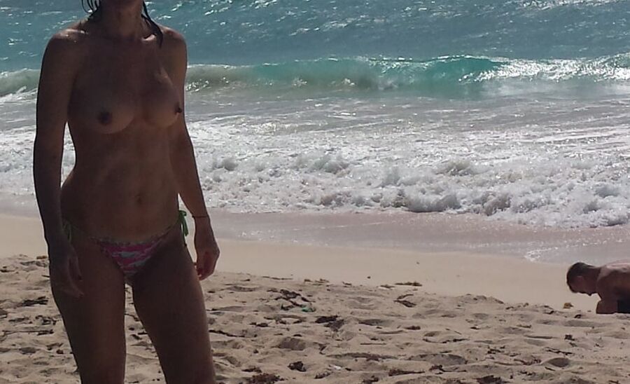Naked beach girls