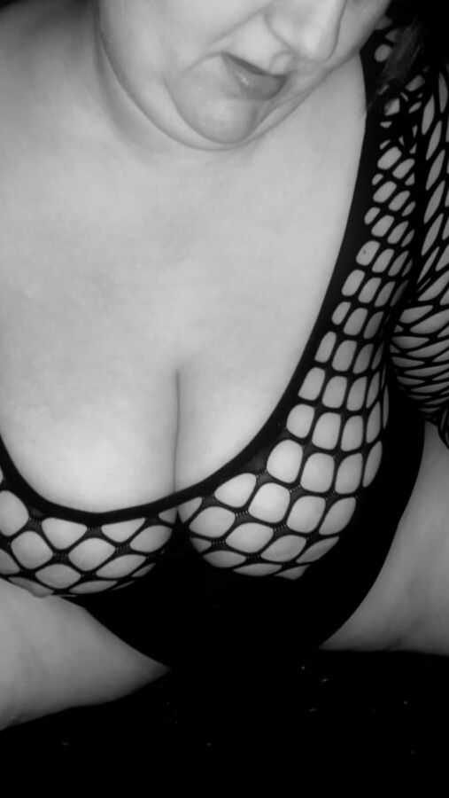 Karcelyne black and white