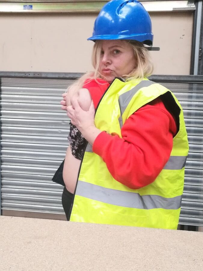 Builders Bum - Playing in the Warehouse