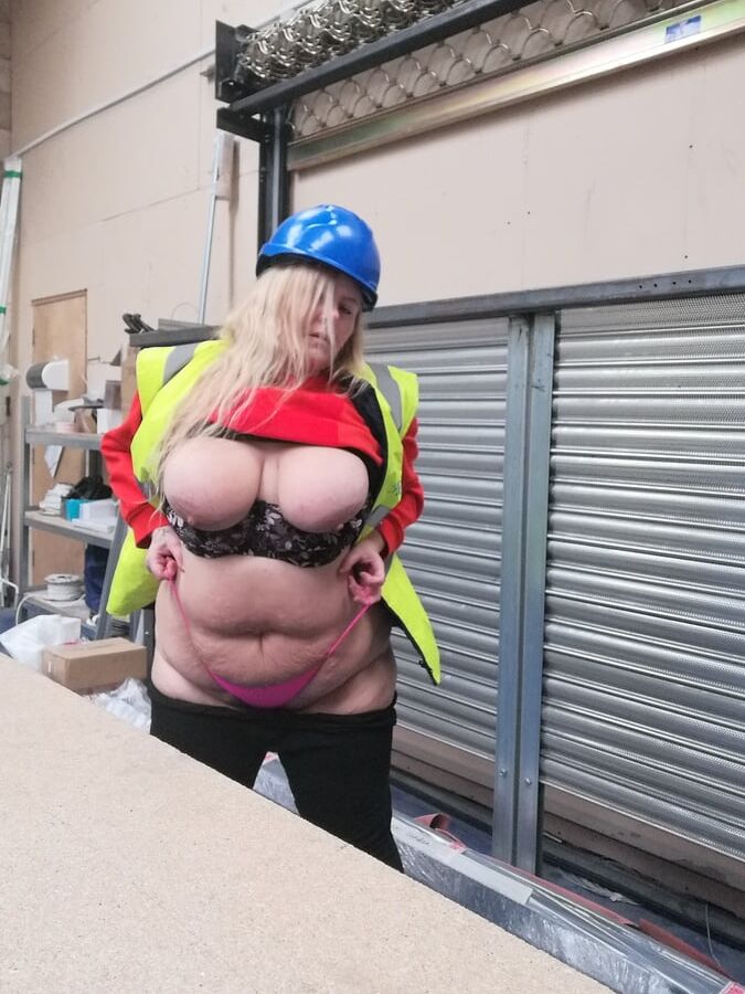 Builders Bum - Playing in the Warehouse