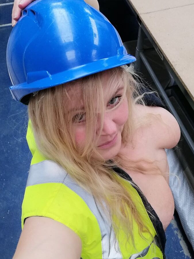 Builders Bum - Playing in the Warehouse