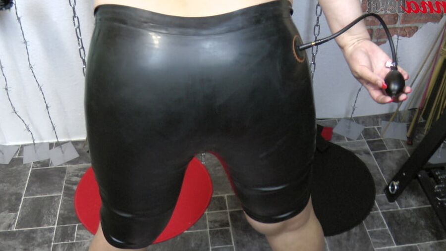 The inflatable cycling shorts