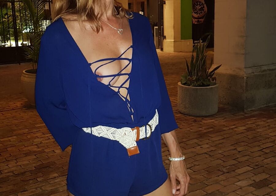 Daring public flash