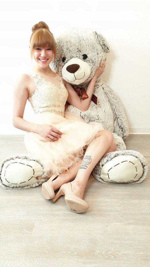 Cute Shooting in dress with Anne Eden