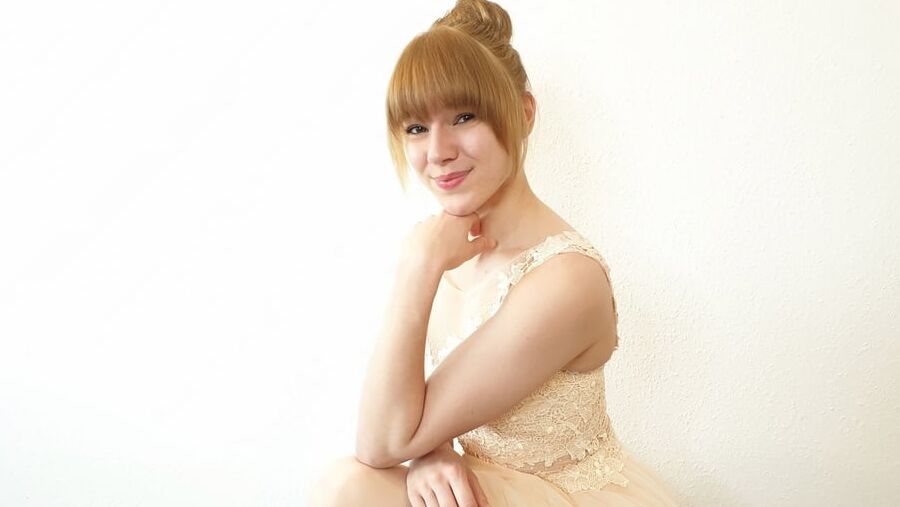 Cute Shooting in dress with Anne Eden
