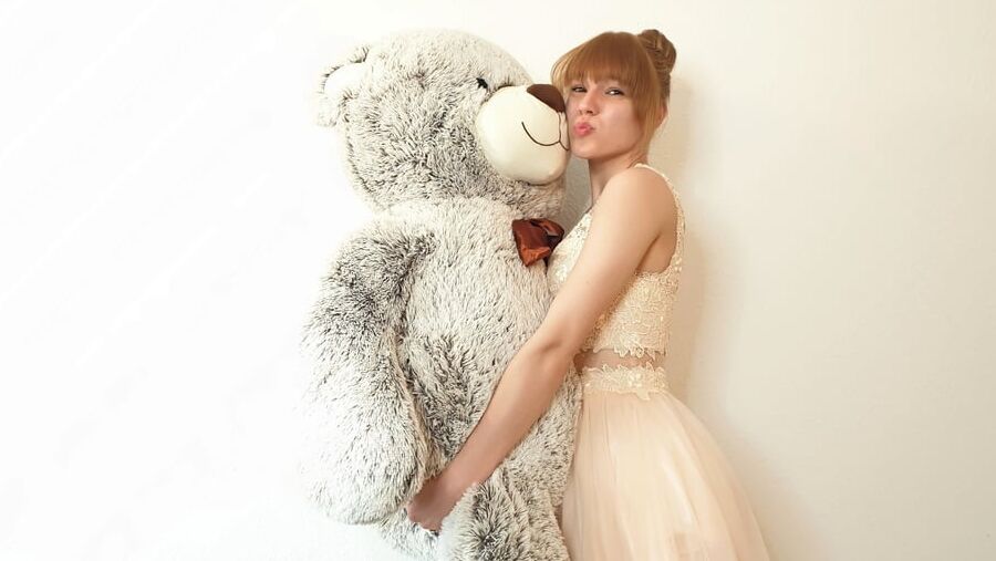 Cute Shooting in dress with Anne Eden