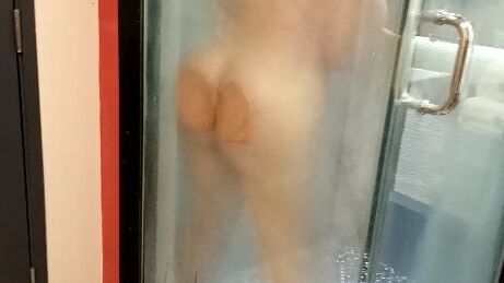 Rocks honeys in the shower