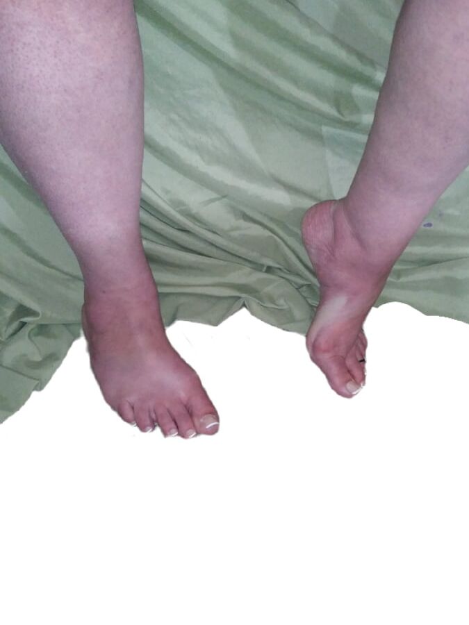 Wanna cum on my cute feet?