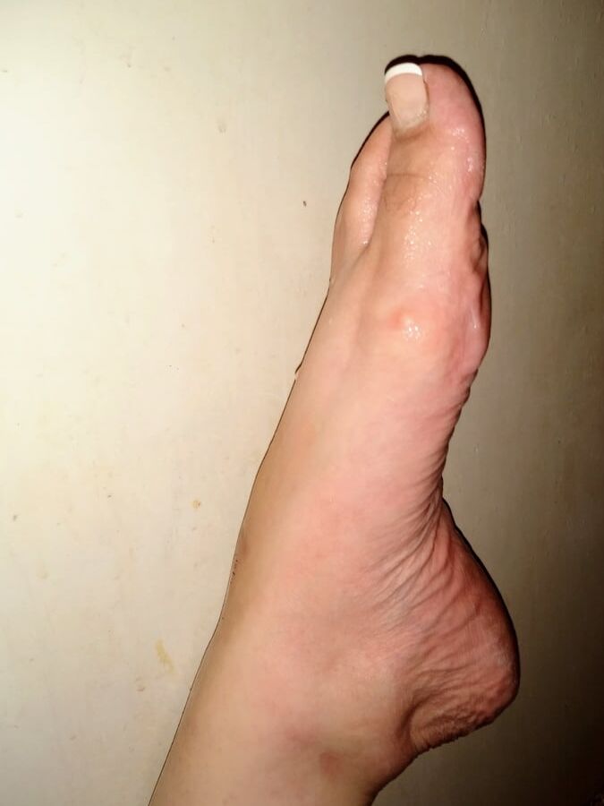 Wanna cum on my cute feet?