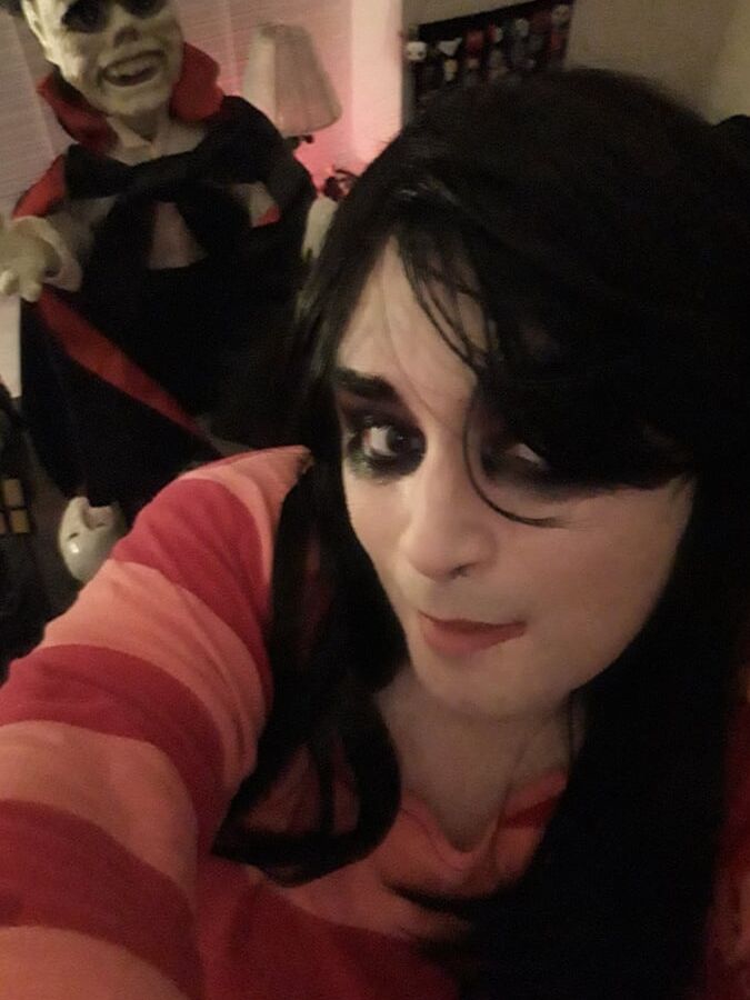 Pink Psycho (goth tranny)