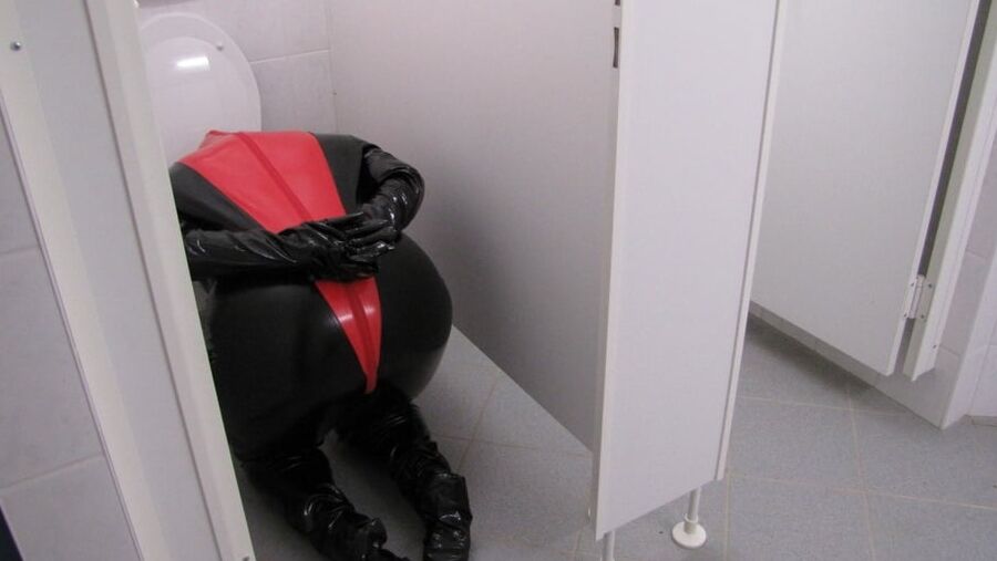 Anna as a toilet in latex ...