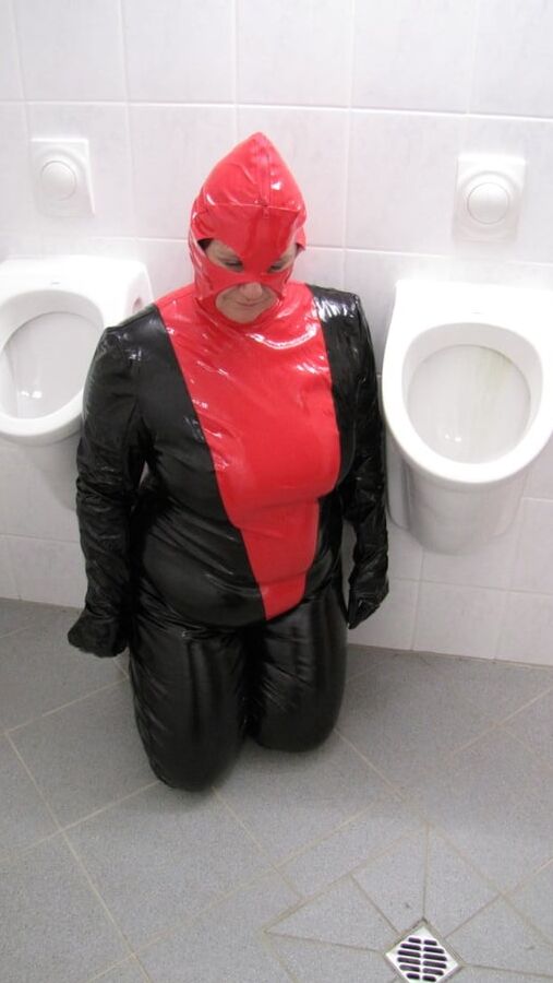 Anna as a toilet in latex ...