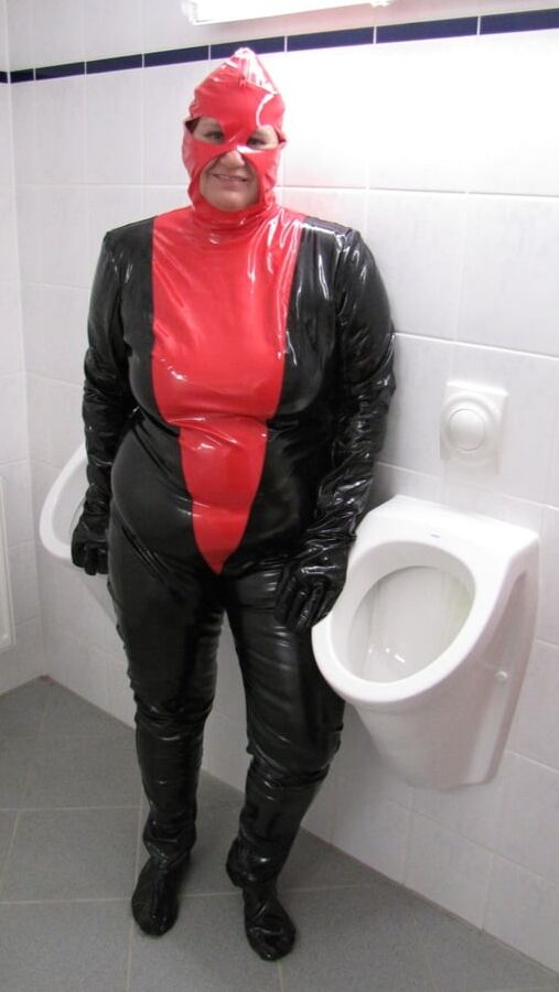 Anna as a toilet in latex ...