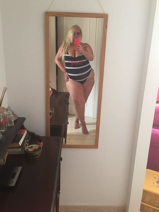 Sexy blond mature milf swim suit album