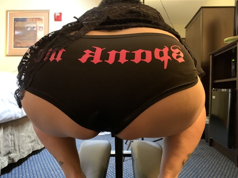 Sexy BBW Spank Me Hotel Pics