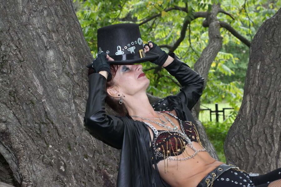 Clockpunk under the tree 2