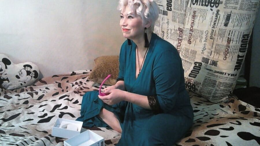 Aimee & and her first lush lovense... )) (Best screens)