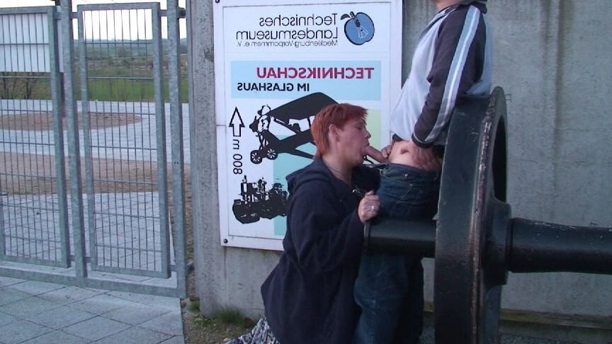 Outdoor Blowjob ...