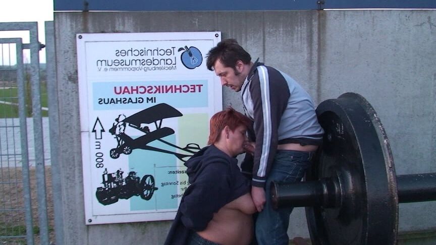 Outdoor Blowjob ...