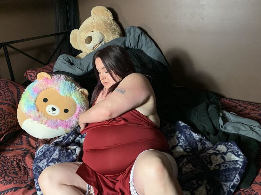 Sexy BBW Red Dress Green Eyes and Pussy