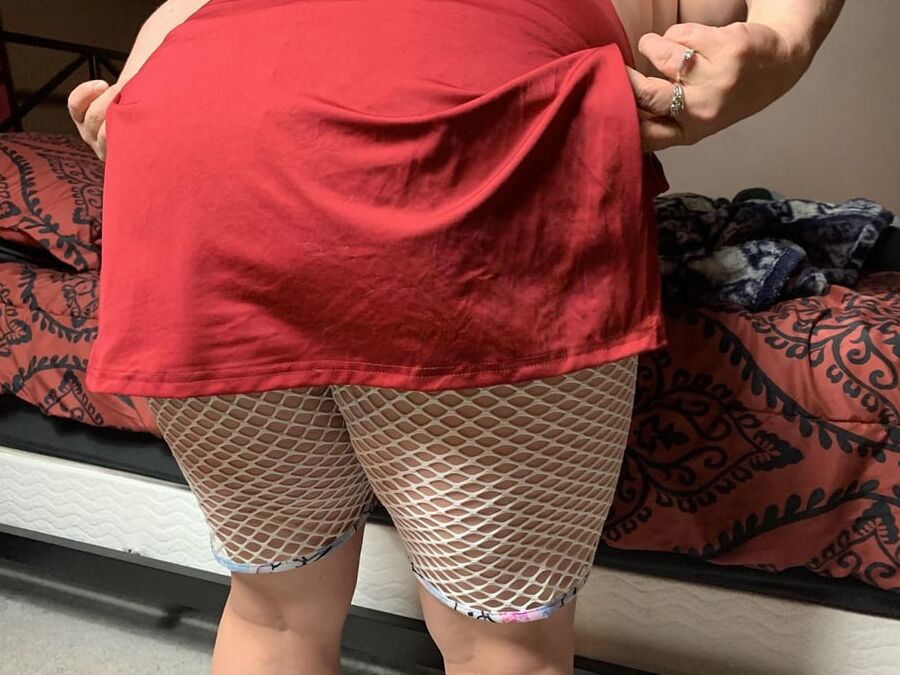 Sexy BBW Red Dress Green Eyes and Pussy