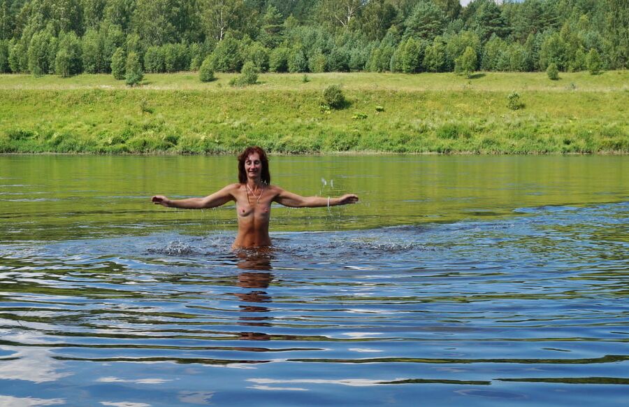 Nude Playing in Volga-river