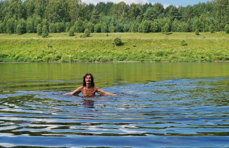 Nude Playing in Volga-river