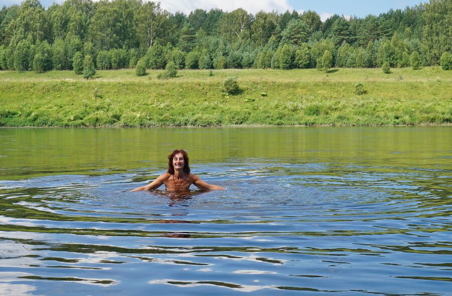Nude Playing in Volga-river