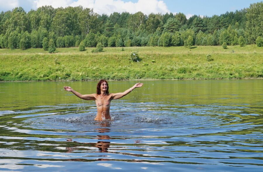 Nude Playing in Volga-river