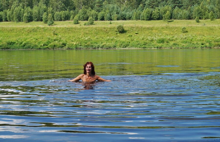 Nude Playing in Volga-river