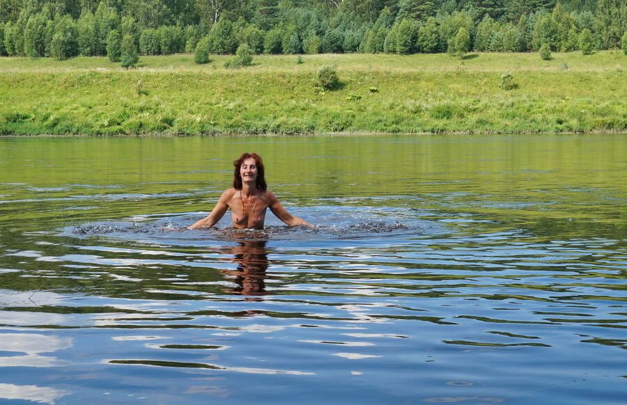 Nude Playing in Volga-river