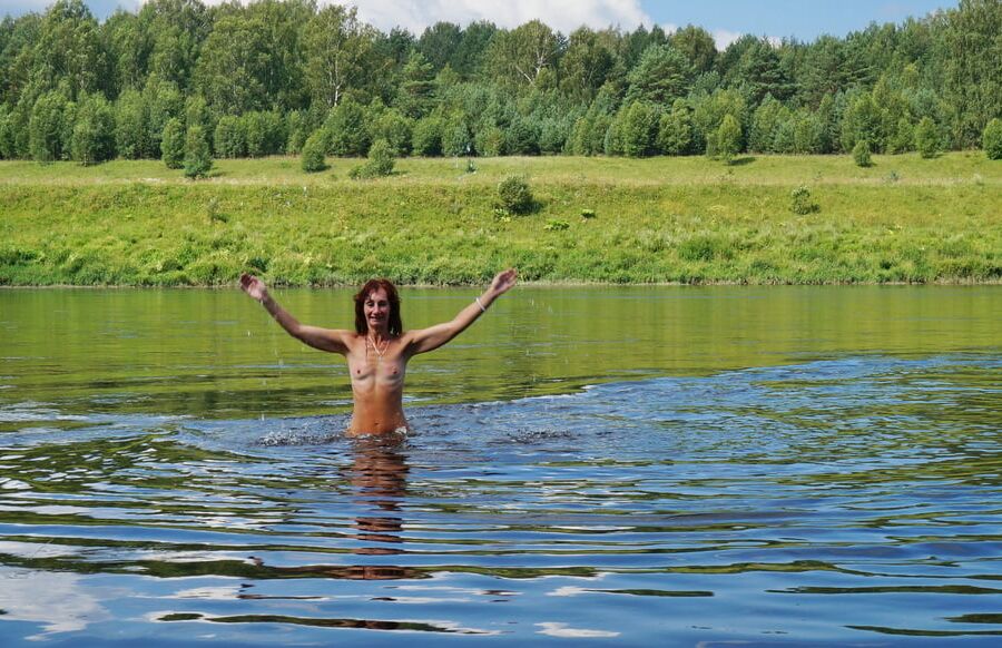 Nude Playing in Volga-river