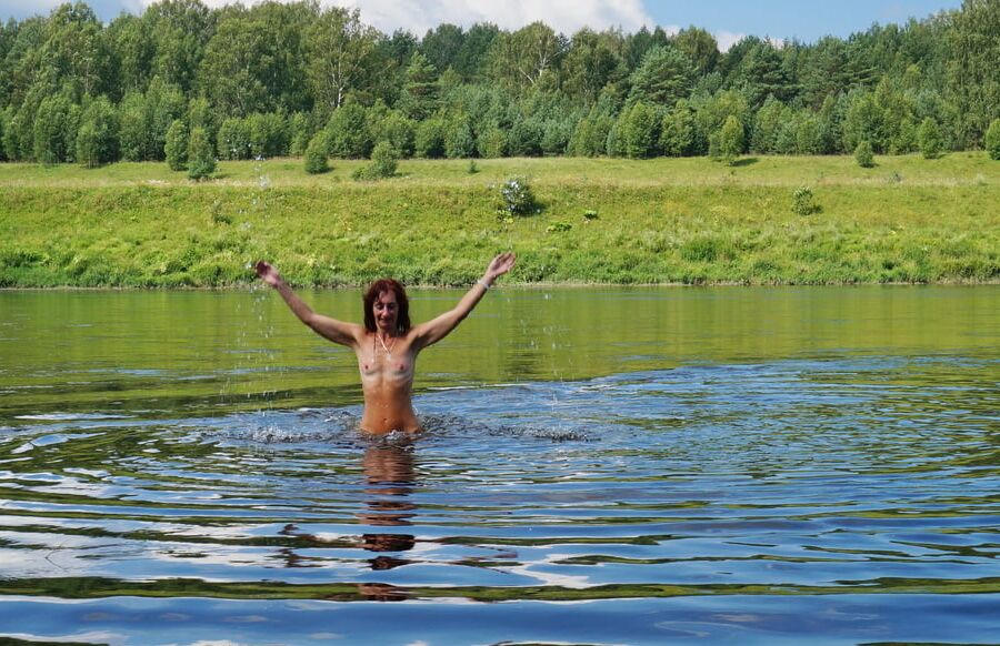 Nude Playing in Volga-river