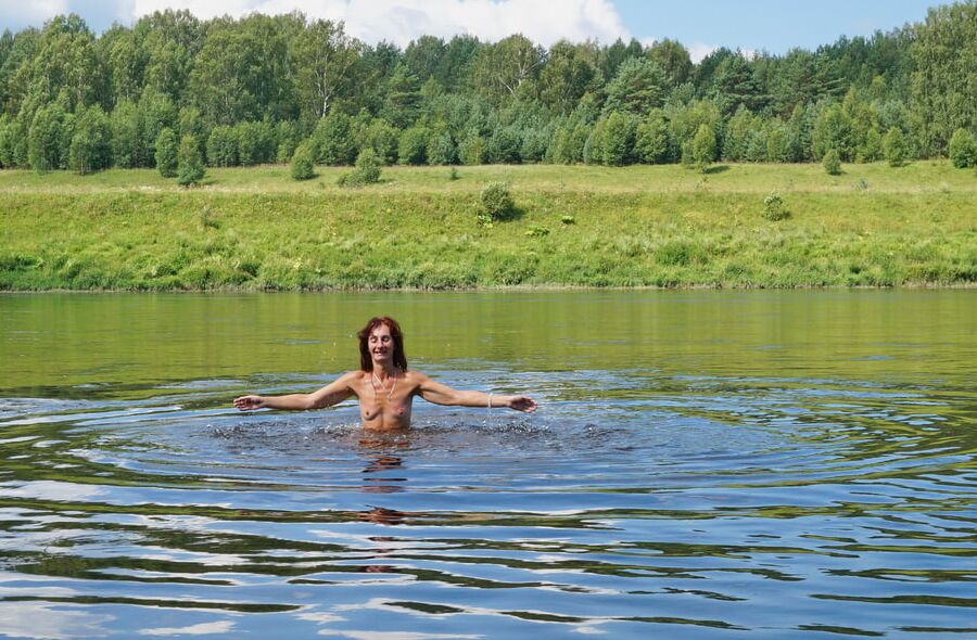 Nude Playing in Volga-river