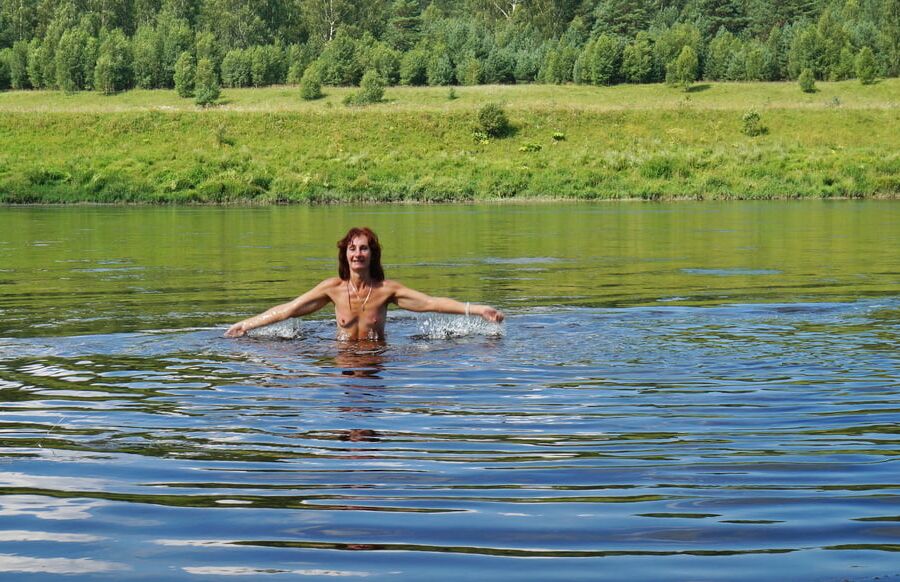 Nude Playing in Volga-river