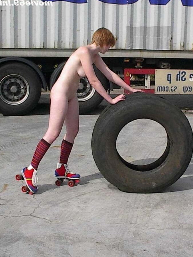Photoshooting with teen Johanna at a truck parking lot