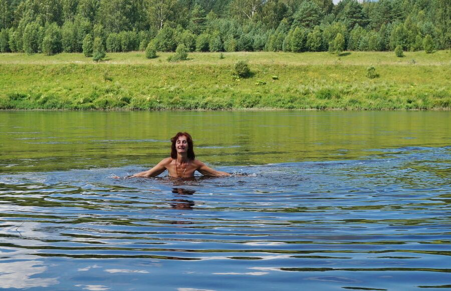 Nude Playing in Volga-river