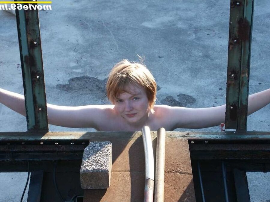 Photoshooting with teen Johanna at a truck parking lot