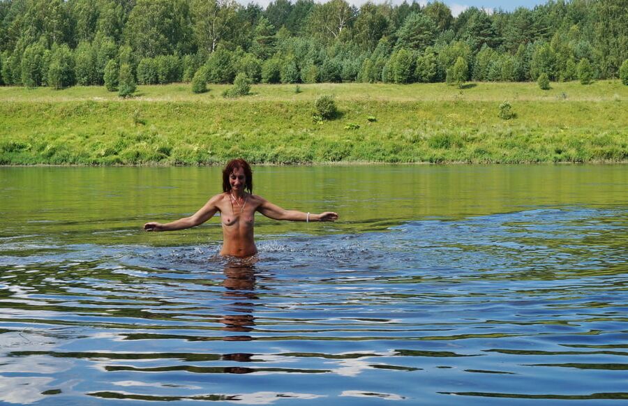 Nude Playing in Volga-river