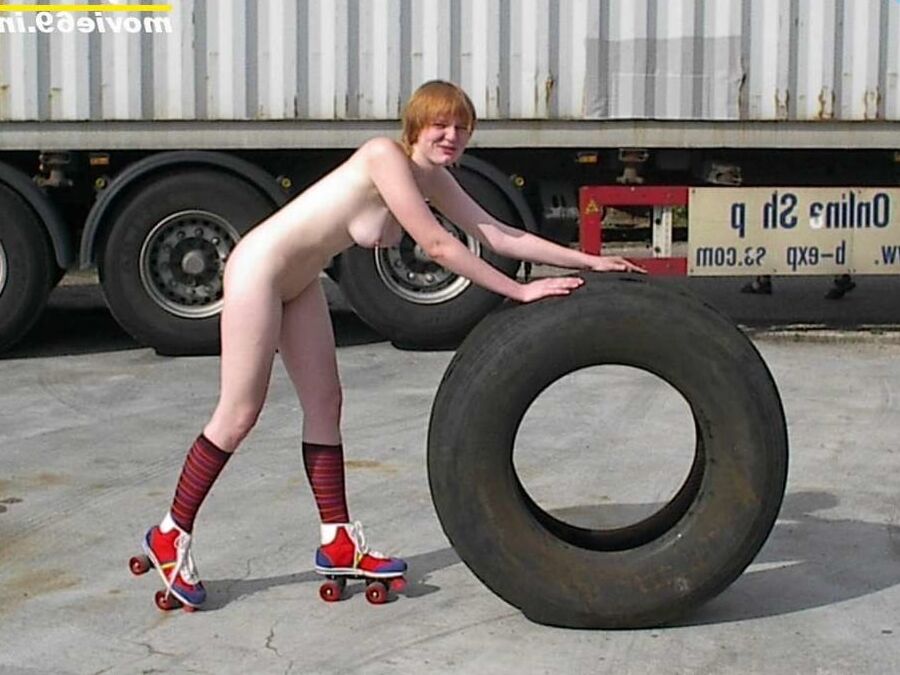 Photoshooting with teen Johanna at a truck parking lot