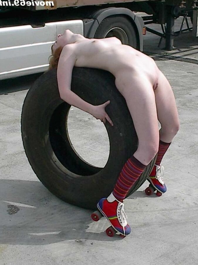 Photoshooting with teen Johanna at a truck parking lot